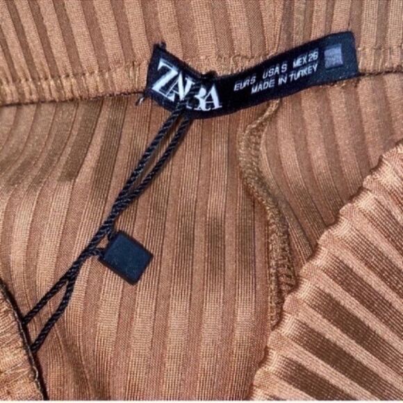 Zara High-waisted Caramel/Brown Ribbed
Pants Set (Top Medium,Bottom Small) - Picture 7 of 10